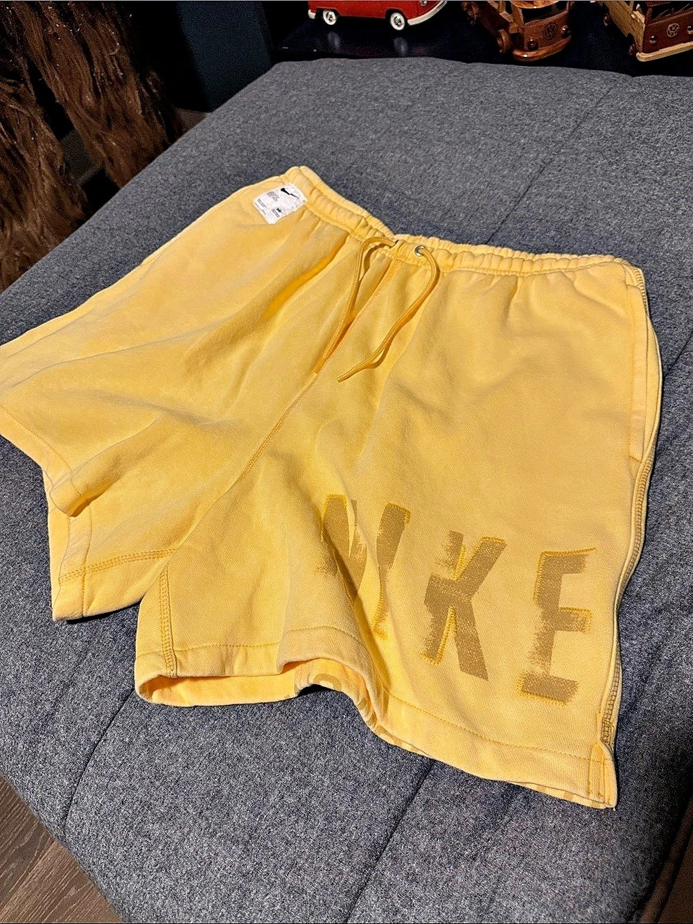 Nike Solo Swoosh Fleece Shorts Men's Athletic Shorts Yellow Large